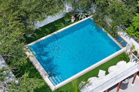 Casa en alquiler en Miami, Florida, 5 dormitorios, 433.85 m2 № 1974656 - foto 27