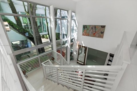 Casa en alquiler en Miami, Florida, 5 dormitorios, 433.85 m2 № 1974656 - foto 11