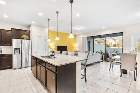 Townhouse in Kissimmee, Florida 5 bedrooms, 210.24 sq.m. № 1570855 - photo 3