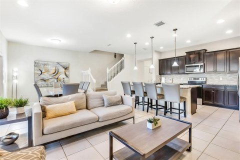 Townhouse in Kissimmee, Florida 5 bedrooms, 210.24 sq.m. № 1570855 - photo 6