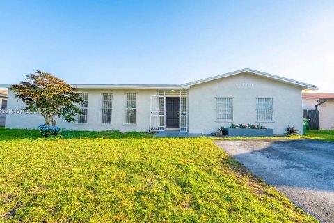 Villa ou maison à Miami, Floride 5 chambres, 249.44 m2 № 2084685