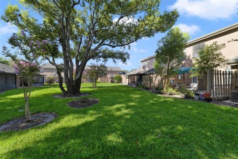 Townhouse in Winter Springs, Florida 2 bedrooms, 107.4 sq.m. № 2223554 - photo 18