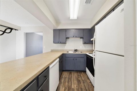 Townhouse in Winter Springs, Florida 2 bedrooms, 107.4 sq.m. № 2223554 - photo 6