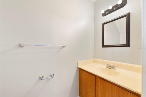 Townhouse in Winter Springs, Florida 2 bedrooms, 107.4 sq.m. № 2223554 - photo 8