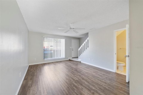 Townhouse in Winter Springs, Florida 2 bedrooms, 107.4 sq.m. № 2223554 - photo 7