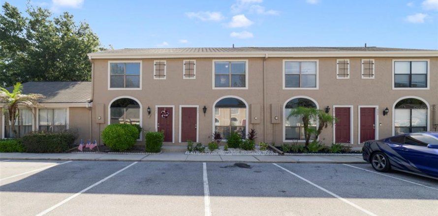 Townhouse in Winter Springs, Florida 2 bedrooms, 107.4 sq.m. № 2223554