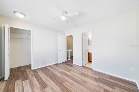 Townhouse in Winter Springs, Florida 2 bedrooms, 107.4 sq.m. № 2223554 - photo 13