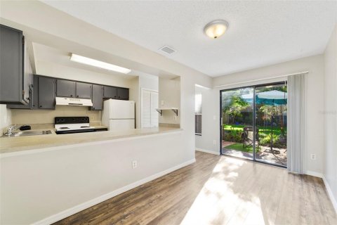 Townhouse in Winter Springs, Florida 2 bedrooms, 107.4 sq.m. № 2223554 - photo 22