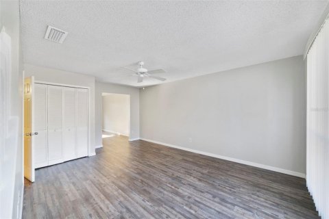 Townhouse in Winter Springs, Florida 2 bedrooms, 107.4 sq.m. № 2223554 - photo 3