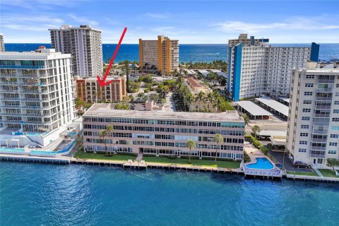 Condominio en Pompano Beach, Florida, 1 dormitorio  № 2080288