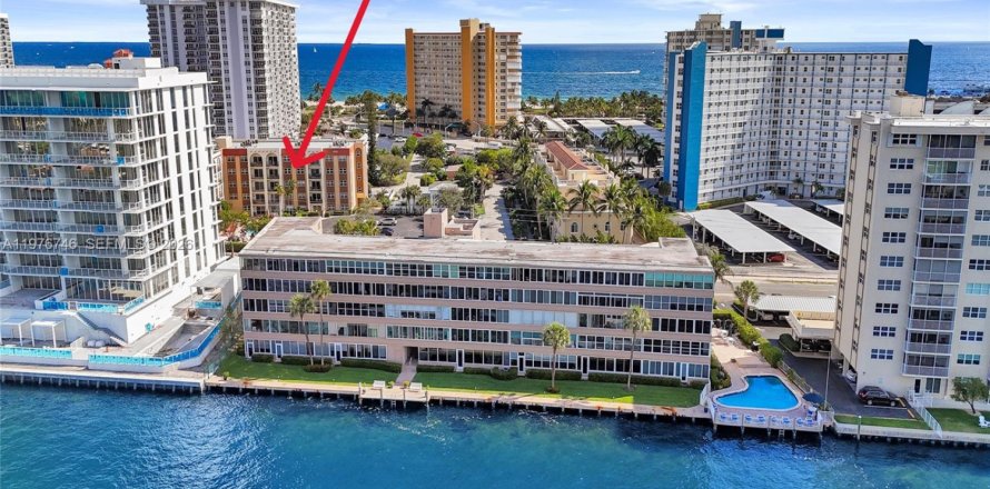 Condominio en Pompano Beach, Florida, 1 dormitorio  № 2080288