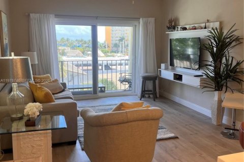 Condominio en alquiler en Pompano Beach, Florida, 1 dormitorio, 68.75 m2 № 2080288 - foto 8