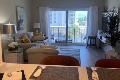 Condominio en alquiler en Pompano Beach, Florida, 1 dormitorio, 68.75 m2 № 2080288 - foto 5