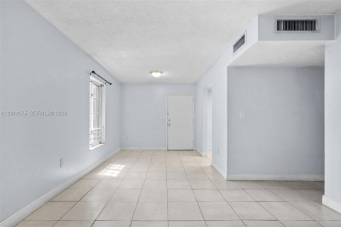 Copropriété à vendre à Doral, Floride: 1 chambre, 75.25 m2 № 2390198 - photo 10
