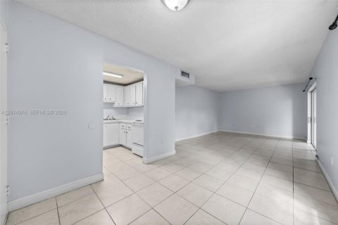 Copropriété à vendre à Doral, Floride: 1 chambre, 75.25 m2 № 2390198 - photo 8