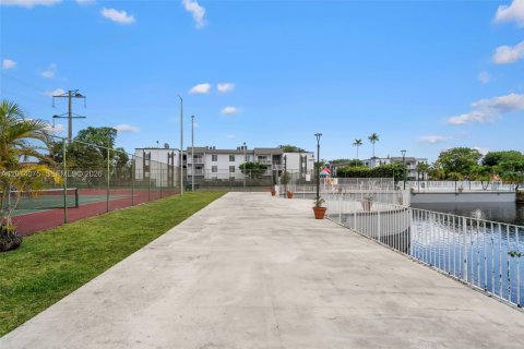 Copropriété à vendre à Doral, Floride: 1 chambre, 75.25 m2 № 2390198 - photo 23