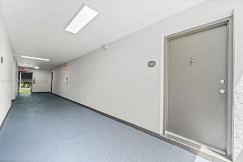 Copropriété à vendre à Doral, Floride: 1 chambre, 75.25 m2 № 2390198 - photo 18