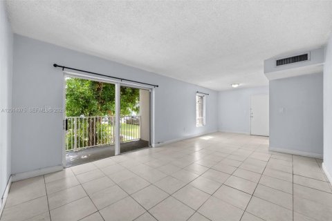 Copropriété à vendre à Doral, Floride: 1 chambre, 75.25 m2 № 2390198 - photo 6