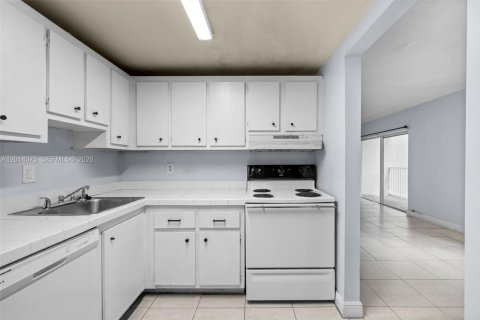 Copropriété à vendre à Doral, Floride: 1 chambre, 75.25 m2 № 2390198 - photo 4