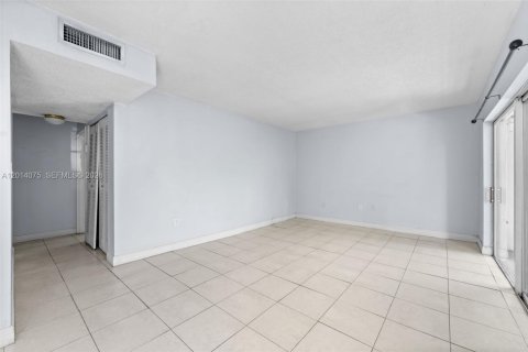 Copropriété à vendre à Doral, Floride: 1 chambre, 75.25 m2 № 2390198 - photo 7