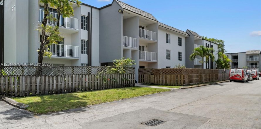 Condo à Doral, Floride, 1 chambre  № 2390198