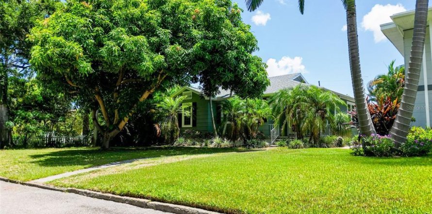 Casa en Saint Petersburg, Florida 3 dormitorios, 196.67 m2 № 2201046
