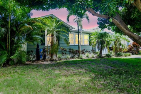 Casa en venta en Saint Petersburg, Florida, 3 dormitorios, 196.67 m2 № 2201046 - foto 2