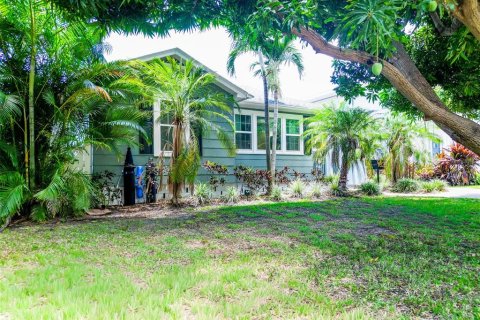 Casa en venta en Saint Petersburg, Florida, 3 dormitorios, 196.67 m2 № 2201046 - foto 3