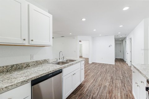 House in Winter Haven, Florida 3 bedrooms, 109.25 sq.m. № 2391607 - photo 5