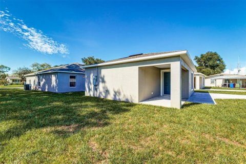 House in Winter Haven, Florida 3 bedrooms, 109.25 sq.m. № 2391607 - photo 17