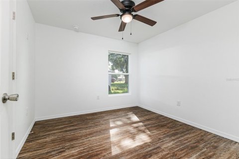 House in Winter Haven, Florida 3 bedrooms, 109.25 sq.m. № 2391607 - photo 11