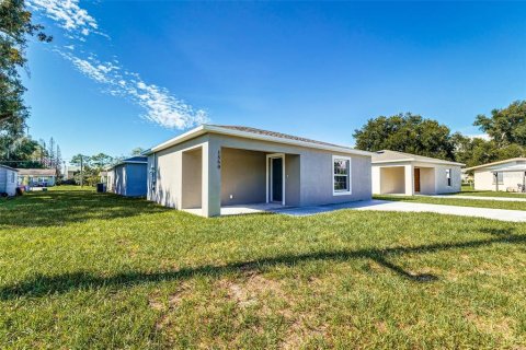 House in Winter Haven, Florida 3 bedrooms, 109.25 sq.m. № 2391607 - photo 19