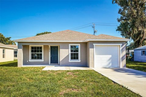 House in Winter Haven, Florida 3 bedrooms, 109.25 sq.m. № 2391607