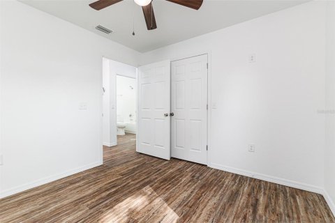 House in Winter Haven, Florida 3 bedrooms, 109.25 sq.m. № 2391607 - photo 12