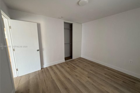 Снять в аренду виллу или дом в Майами, Флорида 1 спальня, 70.61м2, № 2058168 - фото 13