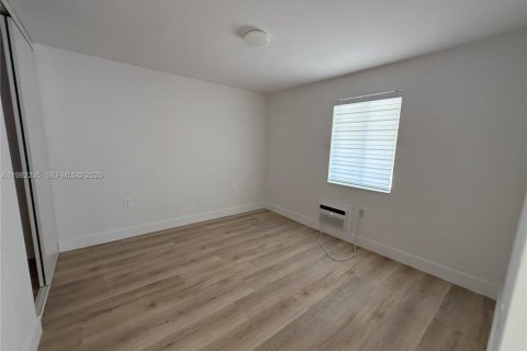 Снять в аренду виллу или дом в Майами, Флорида 1 спальня, 70.61м2, № 2058168 - фото 14