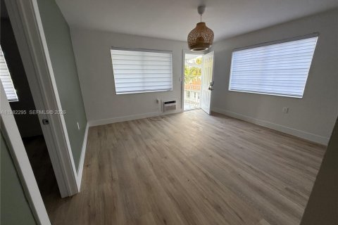 Снять в аренду виллу или дом в Майами, Флорида 1 спальня, 70.61м2, № 2058168 - фото 11