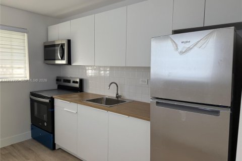 Снять в аренду виллу или дом в Майами, Флорида 1 спальня, 70.61м2, № 2058168 - фото 5