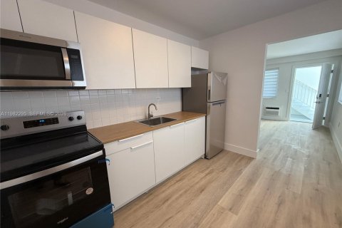 Снять в аренду виллу или дом в Майами, Флорида 1 спальня, 70.61м2, № 2058168 - фото 4