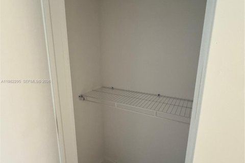 Снять в аренду виллу или дом в Майами, Флорида 1 спальня, 70.61м2, № 2058168 - фото 15