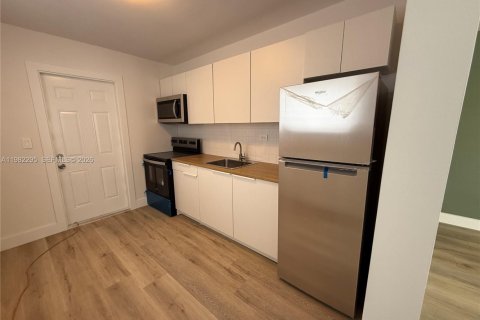 Снять в аренду виллу или дом в Майами, Флорида 1 спальня, 70.61м2, № 2058168 - фото 6