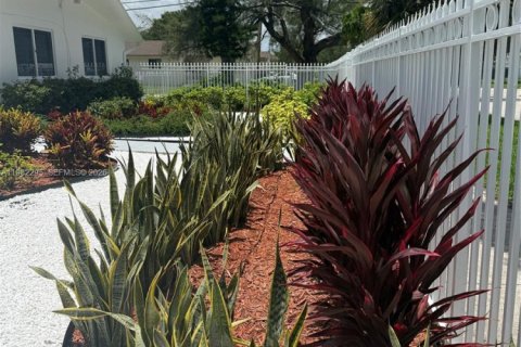 Снять в аренду виллу или дом в Майами, Флорида 1 спальня, 70.61м2, № 2058168 - фото 24