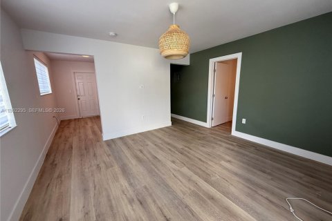 Снять в аренду виллу или дом в Майами, Флорида 1 спальня, 70.61м2, № 2058168 - фото 10