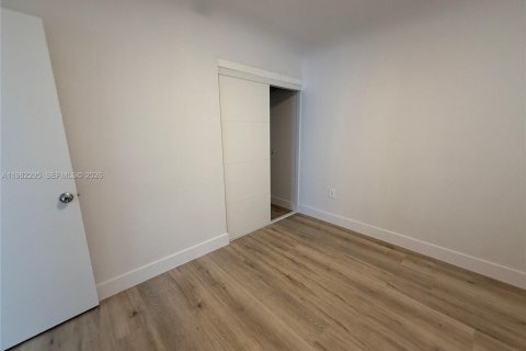 Снять в аренду виллу или дом в Майами, Флорида 1 спальня, 70.61м2, № 2058168 - фото 12