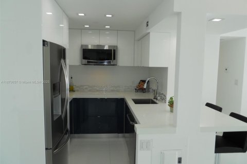 Copropriété à vendre à Miami Beach, Floride: 1 chambre, 79.15 m2 № 1979670 - photo 15