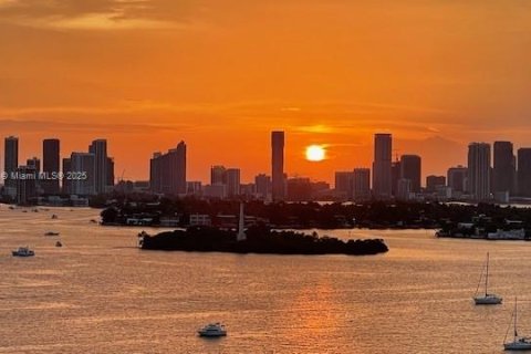 Copropriété à vendre à Miami Beach, Floride: 1 chambre, 79.15 m2 № 1979670 - photo 1