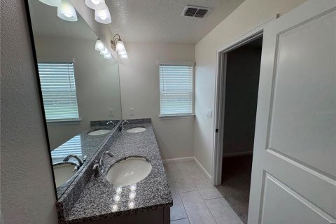 Townhouse in HARMONY AT LAKEWOOD RANCH in Bradenton, Florida 3 bedrooms, 161.56 sq.m. № 2232048 - photo 4
