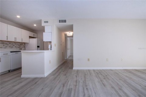 Condo in Sarasota, Florida, 2 bedrooms  № 1554854 - photo 9