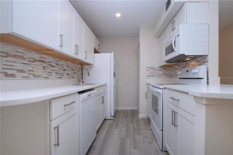 Condo in Sarasota, Florida, 2 bedrooms  № 1554854 - photo 12