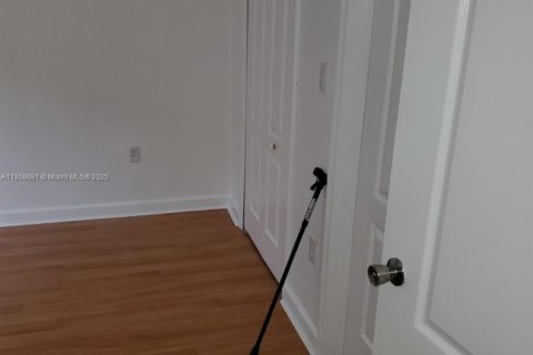 Condo in Florida City, Florida, 3 bedrooms  № 1887542 - photo 13